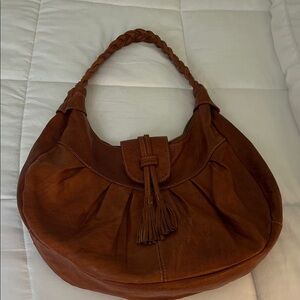 Brown leather purse
Braided strap
So stinkin cute